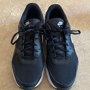 Nike air shoes. In very good condition.